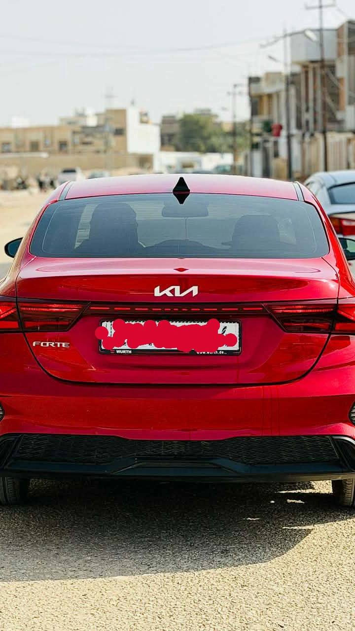 السلام عليكم كيه فورتي 23 نص فول كير مكينه مكفولات ايرباك بس الدركه ليبل واحد بس البنيد مبدل وبيها بارد بالحافه الجاملغ  السياره حره وبسمي  السعر153$الاتصال ع رقم *********** بي واتساب سياره كلش نظيفه وحلى من صور
