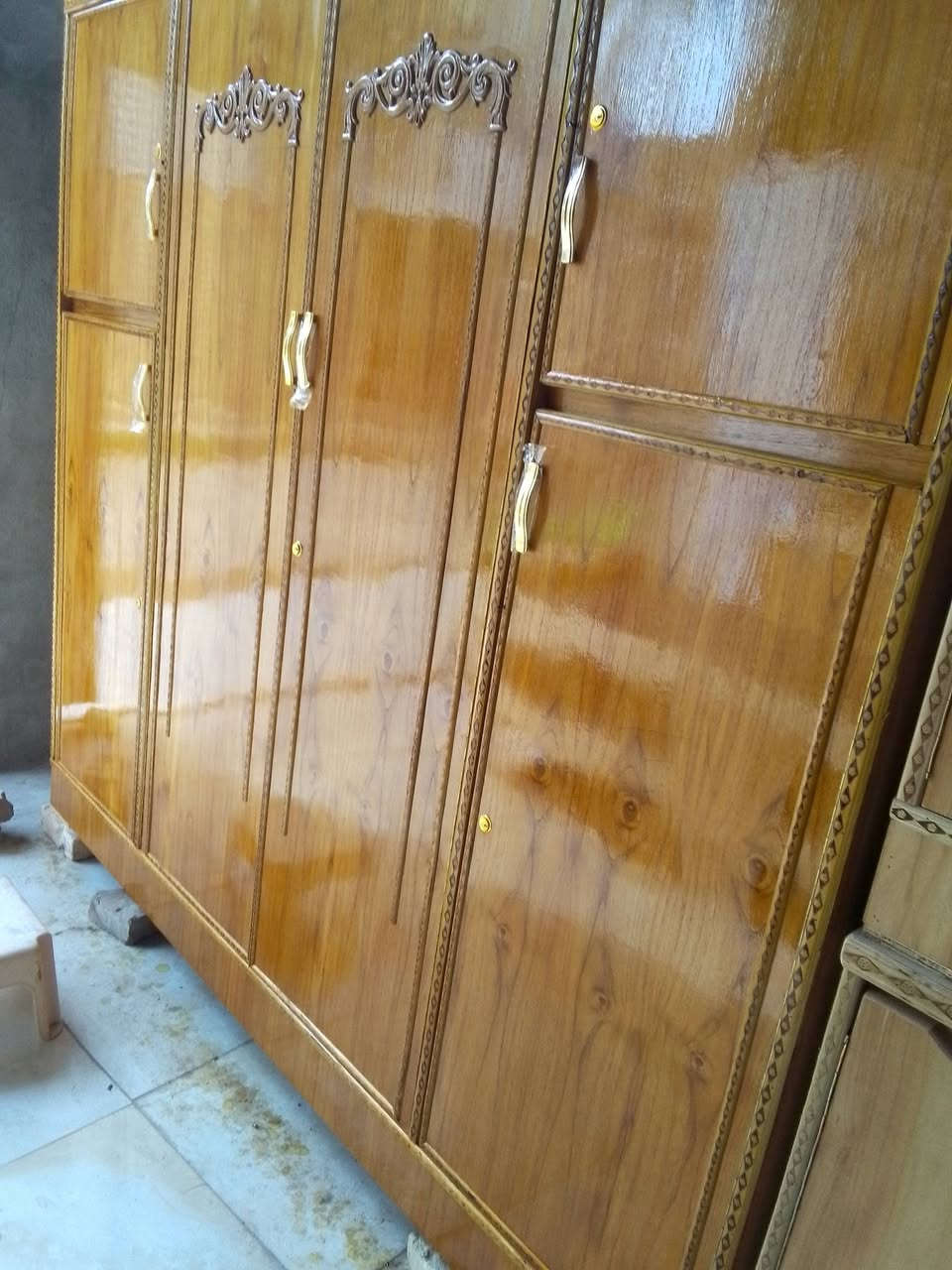 السلام عليكم متوفر لدينا جرابي خشب درجه اولى السعر 47 الف سعر الجمله وتوصيل مجانا لبيت ويتوفر عندنا قنفات خشب مع سرير اطفال من الدرجه الاولى مع جميع قياسات البوفيات مع جميع قياسات الكناتير الصاج شغل درجه اولى  مبايل *********** حسن علاوي المرشدي قرب رضوان ابو الالمنيوم
