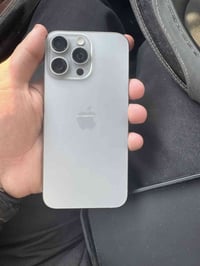 ايفون 15 برو ماكس شرق اوسط ذاكرة 256 للبيع فقط بطارية 90 مكفول ممبدل ا...