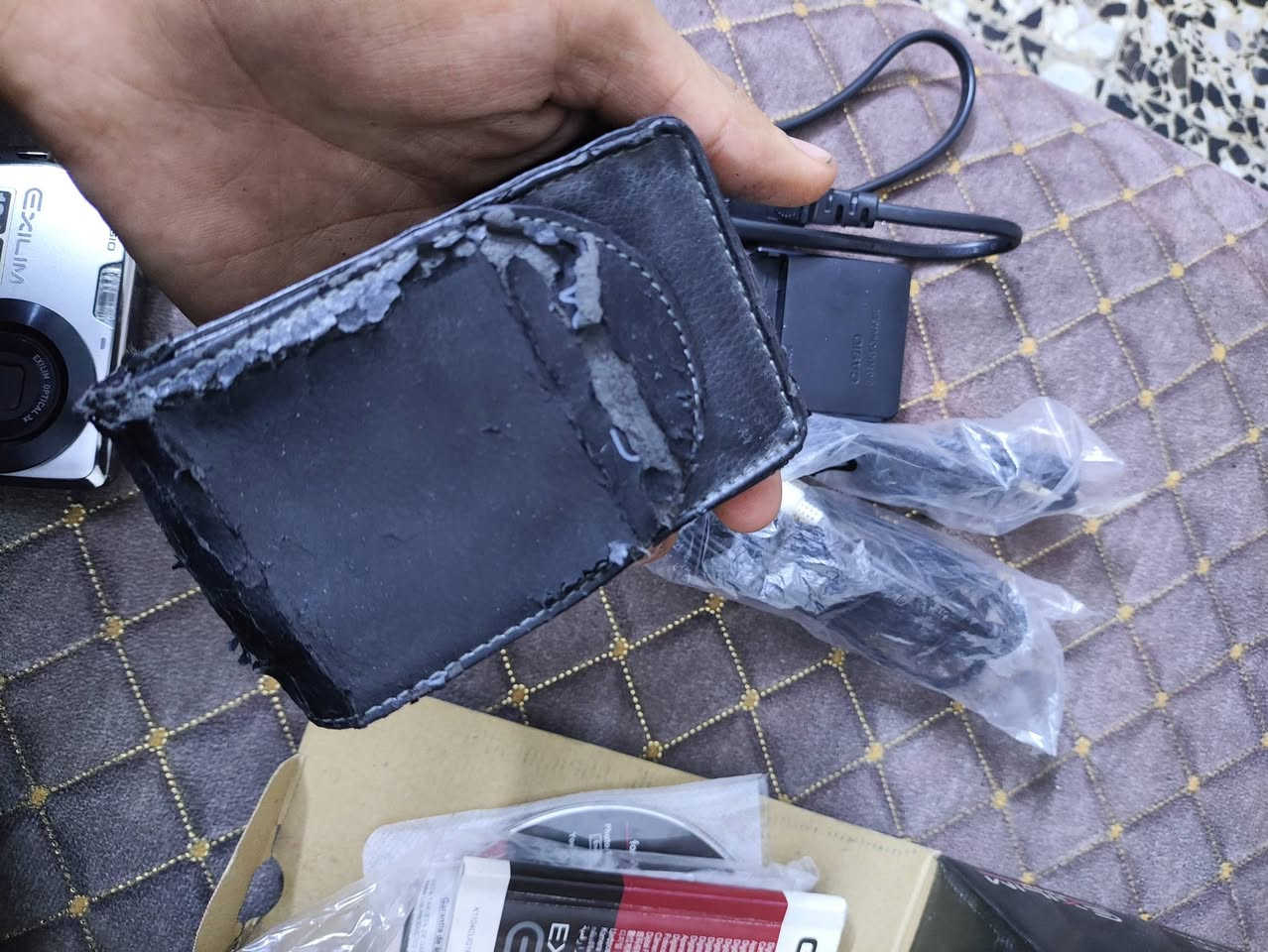 سلام عليكم كامرة كاسيو كاملة ملحقات بطارية و شاحنة كيبل عرض وكيبل نقل معلومات كارتونة
شغالة ما بيه اي نقص نضافة مية ب مية توصيل موجود سعره 120


**إذا كنت صاحب هذا الإعلان وتريد حذفه لأي سبب، رجاءا أرسل رسالة إلى الدعم الفني**