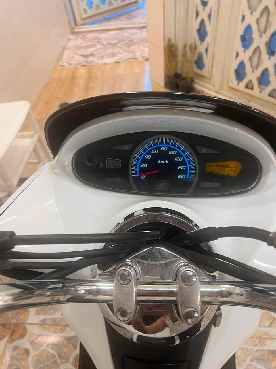 سلام عليكم PCXجيل اول 125دراجه مكفوله بس الكفر جديد كدامك والباقي مكفول نعومه شلعه معدل ماشيه 25كلها شغاله سعر 1400مليون واربعميه بيهه مجال بسيط مكاني مدينه الصدر رقم ***********
