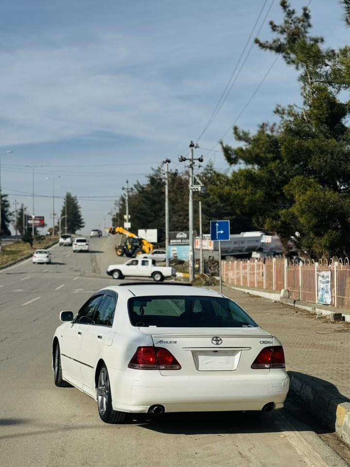 ماشاءالله 
براواي تازه داخل ١٨٢ بيدوكه ل ٢٠٠٥
نمونه له جواني. فول فول مواسه فات جلد هيته ر سلايت ويل دينكه
لايت ناوجه ي كور  دوكوشن كاره با
سه قفي شوشه يه 
شوين ژاراوا قه لا دزي
سحري ٥٧و شتيك مه جال
***********
