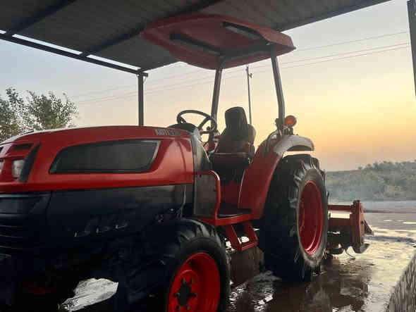 كيوتي للبيع 
ما بيها اي نقص 
مع كافه ملحقاته رفاسه.   معدلان     فدان بلادي و فدان كابوته ياباني ديجر مع عربانه قلاب فلوجه المكان بلد الرواشد 
رقم الهاتف 

***********
السعر اتصل
مكلف بلنشر🥀
