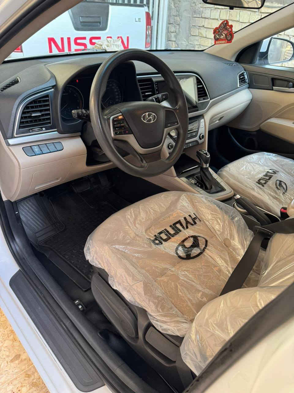 النترا 2018 Gls
مواصفات 
السياره فول عدى البصمه 
مكينه 2000دوش والكير At المرغوب 
فتحه سقف  
مري شفط +اشاير 
حساسات خلفيه اماميه كامره خلفيه 
تحكم ستيرن 
مازدات لد شاشه كبيره
بيه بارد فقط السياره مكفولة كير ومكينه ومن صبغ والضربه وتبديل بارد فقط 
السعر 150ورقه وبيه مجال 
***********

