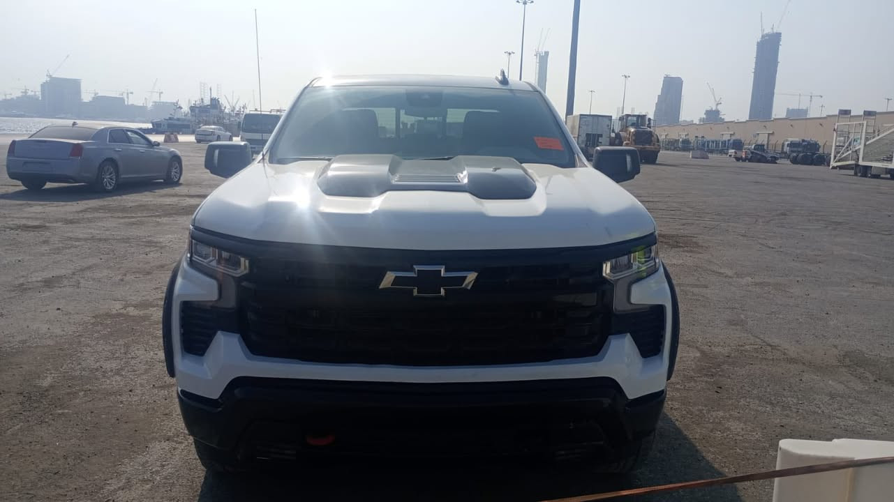 السلام عليكم
سلفرادو موديل 2024
فىه Z71
فول مواصفات عدا الفتحه
ماشيه 11 الف ميل
حاليا بالشحن 5 ايام اطب بغداد 
الحادث جاملوغ وبنيد
السعر مرقم وكامل 298 تخلص بدون رقم 278
***********
