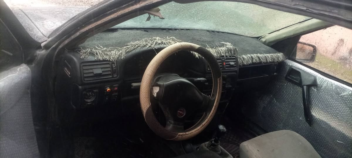 ئۆپڵ بۆفرۆشتن؟ئارم پلاستیک سلیمانی؟مەکینە 18یە؟گێرومەکینەی بئ عەیبە؟گەرمی ئیشئ دەکا؟سبوغ عامە پێشی جوانە؟پشتی لئ دراوی پێوەیە بەس ناوجئ تایە سپێری جوانە؟مۆدیل 1990؟نرخ 14وەرەقە؟لەکۆیەم؟*********** كويسينجاك, أربيل
