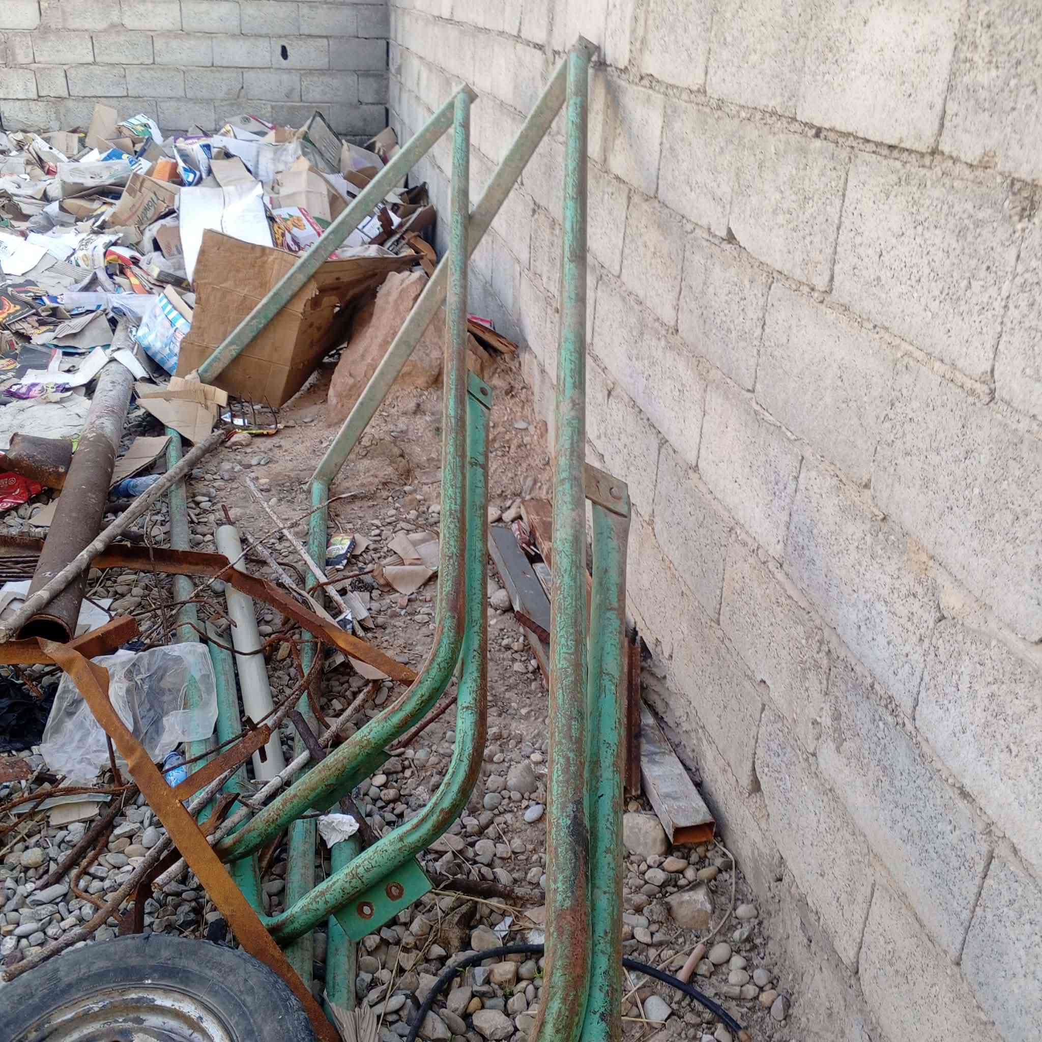 سلام عليكم ونج للبيع كامل مابي اي نقص مكاني ديالى منصورية الجبل الاستفسار ***********
