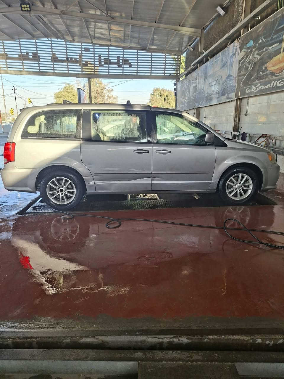 دوج كرفان 2014 
باب كهرباء جنطة كهرباء تحكم استيرن 
السعر 12300 بيه مجال بسيط 
***********
