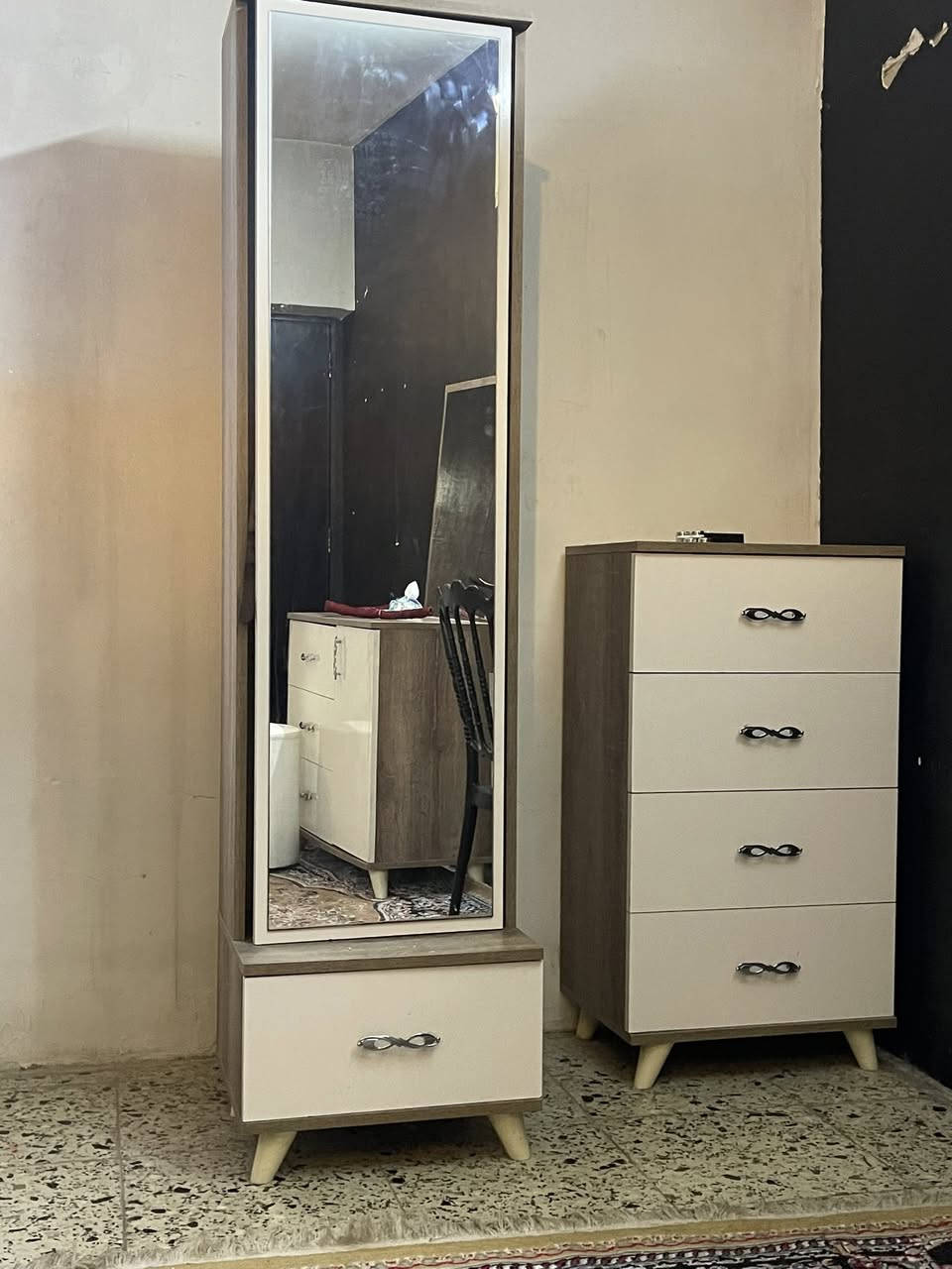 ميز تواليت + مراية+مجرات خزن ، بيهم مجر ومجرات خزن، اللون خشبي مع أبيض.
للبيع بحالة جديدة، مستخدمات استخدام خفيف تقريبًا سنتين غرفه شخص واحد جانت.
ما بيهم أي عيب، عدا ميز التواليت مثل ما موضح بالصورة.

السعر: 350
قابل للتفاوض للجادين فقط


**إذا كنت صاحب هذا الإعلان وتريد حذفه لأي سبب، رجاءا أرسل رسالة إلى الدعم الفني**