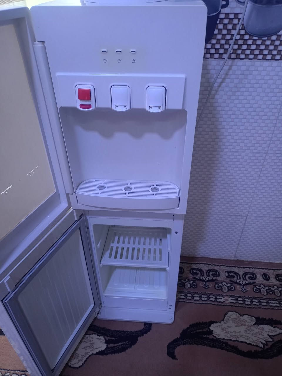 براد اخو الجديد نوعية حديثة نظافة100٪ كله بلادي شركة شغال حار.. بارد.. دافي..ثلاجة السعر70 وبي مجال للطيبين***********
