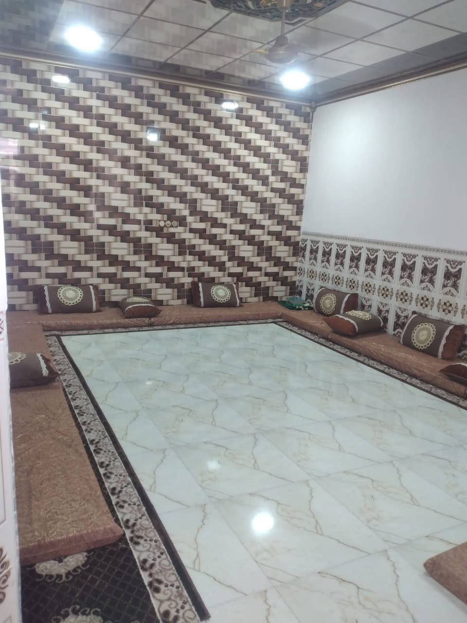 للبيع
مساحه ٢٠٠
الموقع الفرسان  القريه الجامعية 
السعر ٥٠ 
***********
