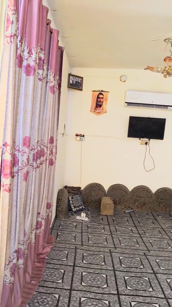 بيت تجاوز للبيع عنوان الاسكان الصناعي على شارع المشايه ثاني بيت عن الشارع كافة الخدمات ماي كهرباء مجاري مدارس مولد بناء غرفتين وصاله ومطبخ وصحيات بيت كلش مرتب السعر 12 ملاحظه على الماسنجر مامتواجد فقط انتصال او واتساب *********** ابو طيبه
