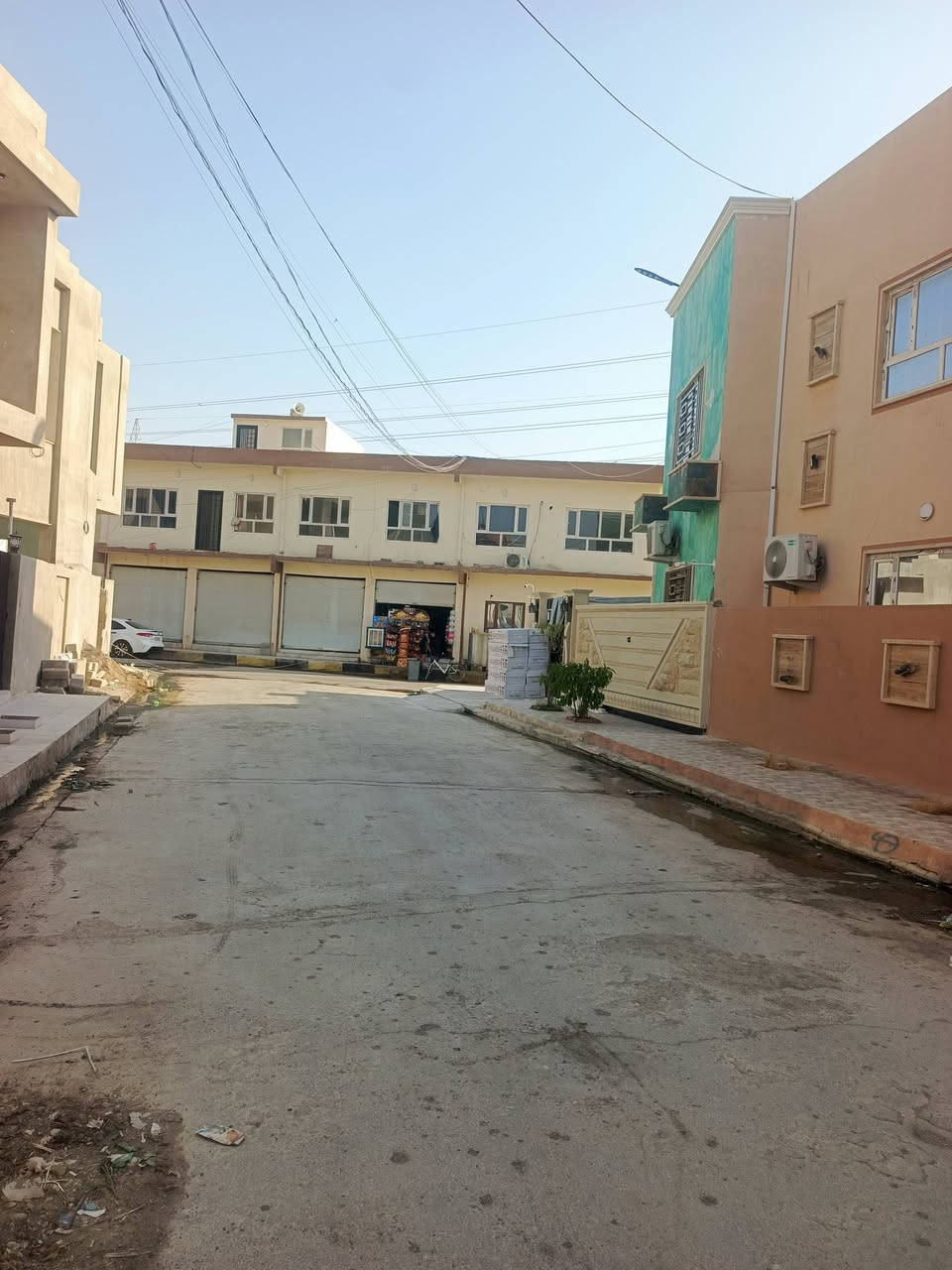 دار للبيع مجمع هيمي ستي لاولى
جمعية شمس نينوى خدمات كهرباء تبليط ماء 
الدار 100 متر 
طابقين كامل بناء فوال 
4غرف معه غرفه صغير للاطفال 
استقبال كبير 
مطبخ وأهوال كبير 

خدمات في الطابق لاول 
خدمات في الطابق الثاني 
نضام دكتات 

اساس بادلو 
للاستفسار ‏‪  وتساب أو تصال***********‬‏ 
‏‪***********‬‏ وتساب
