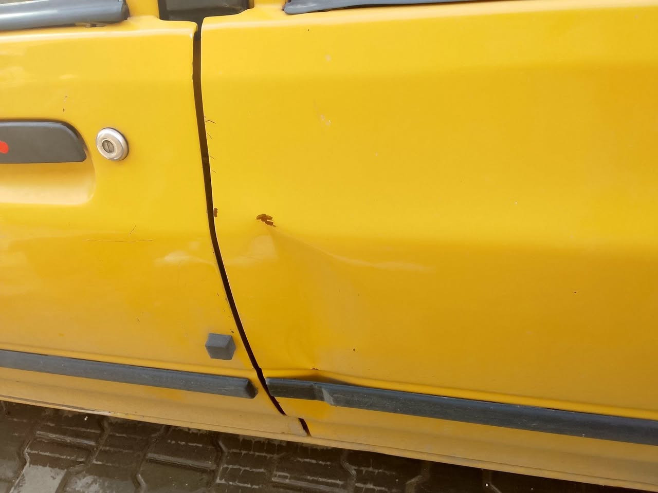 مرخصة الادمن المحترم 2012 مصفرة من كلشي كير مكينة تبريد كلة تمام شاصي الايمن بي فطر وما معمر الايسر بلاد رقم انكليزي داير مال الجاملغ الايمن والايسر بيهن خياس وصور كدامك مبين كلشي سعر 23 قفل شرط مكاتبة مروري غيرهة لا *********** مكاني بغداد
