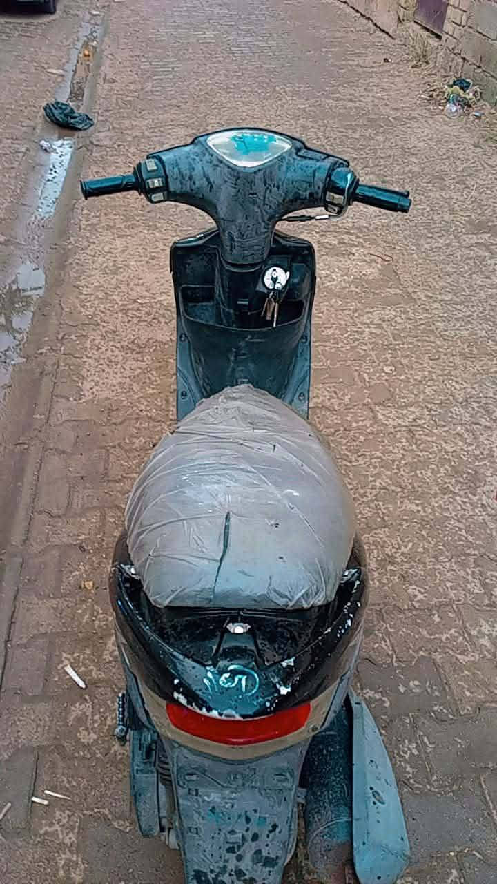 كلها بلادي خرسه مكينه ناعمه متسمع صوتها لايت بك لايت شغال
550


**إذا كنت صاحب هذا الإعلان وتريد حذفه لأي سبب، رجاءا أرسل رسالة إلى الدعم الفني**