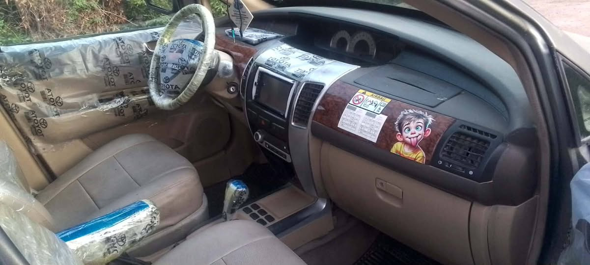 سلام عليكم
شيري استرة السيارة ٧راكب 
كير مكينه صدر تخم تاير تبريد تدفئه كله شغال 
كفاله ضربه وصبغ 
السيارة مال بيت ومال عائله تكضي بيها زيارات 
السيارة كولش حلوة 
شرط التحويل مباشر 
سعرها ٤٠ 
عنوانها بغداد البلديات 
***********
