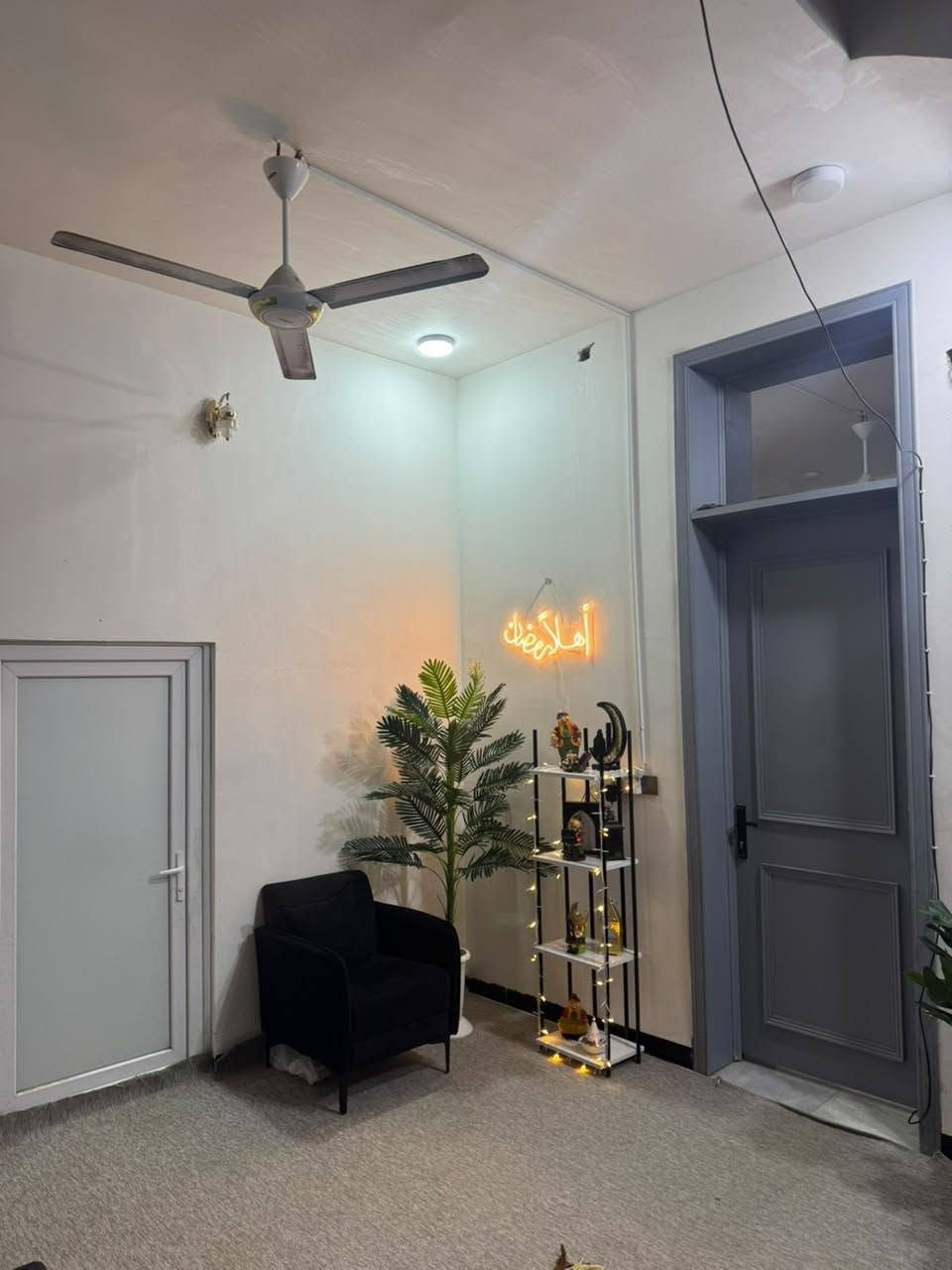 السلام عليكم بيت ٢٠٠متر حي الإطارات بناء جديد ٢٠٢٤ اربع غرف النوم استقبال مطبخ مع الكاونتر مكان كربلاء الاتصال على الرقم الهاتف *********** او ***********
