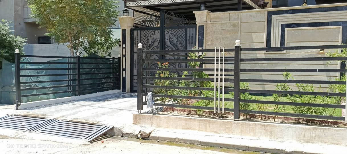 انتا بس أختار وأترك الباقي علينا
عمل حمايات شبابيك. وسياج حدائق وعمل قواعد تانكيات و ارفوف الورد المدرجة شغل نضيف ومرتب وأحد على وأحد واسعار مناسبه للتواصل رقم الهاتف *********** بس خبر ونجيك لباب بيتك جاهزين لاي شغل يخص الحدادة و مناور  سقاييف واي شي تحتاج نجيك لباب بيتك
