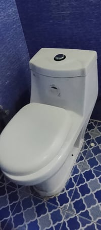 غربيه للبيع  حريه شارع 20  07868339835