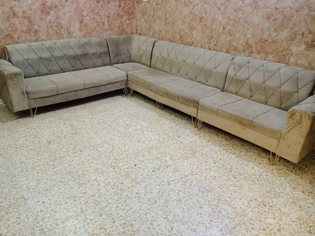ديوان 9مقاعد تسكام جديد كلش اي ضررمابي نضيف جد سعره 180يوجد توصيل داخل كربلاء ***********
