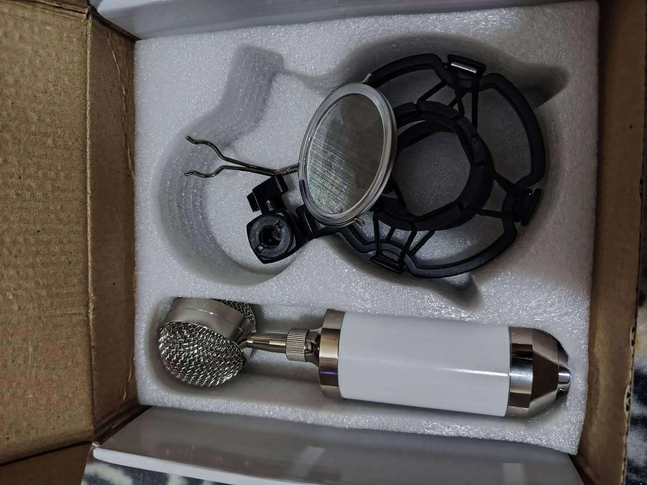 مايكات بهذا الشكل ٣ قطع
فقط المايك والحامل مالته


**إذا كنت صاحب هذا الإعلان وتريد حذفه لأي سبب، رجاءا أرسل رسالة إلى الدعم الفني**