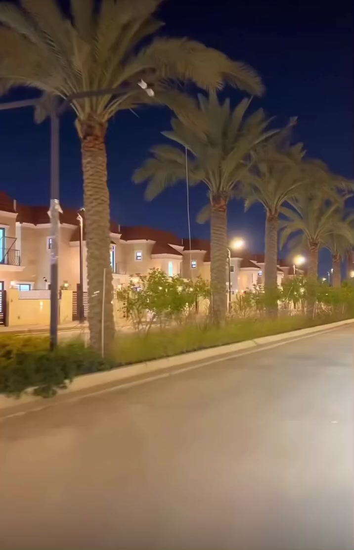 🏡 فرصة مميزة لامتلاك فيلا في مجمع أسد بابل

حقق حلمك بالسكن الراقي داخل مجمع سكني متكامل الخدمات، بتصميم حديث وتشطيب جاهز للسكن فوراً.

✨ تفاصيل الفيلا:
🔹 المساحة: 200 متر مربع
🔹 3 غرف نوم واسعة ومريحة
🔹 تصميم عصري يمنحك رحابة وتنظيم مثالي للمساحات
🔹 تشطيبات كاملة وجاهزة للاستلام
🔹 موقع هادئ ومميز داخل المجمع

بيئة آمنة ومثالية للعوائل الباحثة عن الخصوصية والاستقرار ضمن مجتمع سكني راقٍ يوفر كل ما تحتاجه لحياة مريحة.

📞 للاستفسار والحجز: ***********
