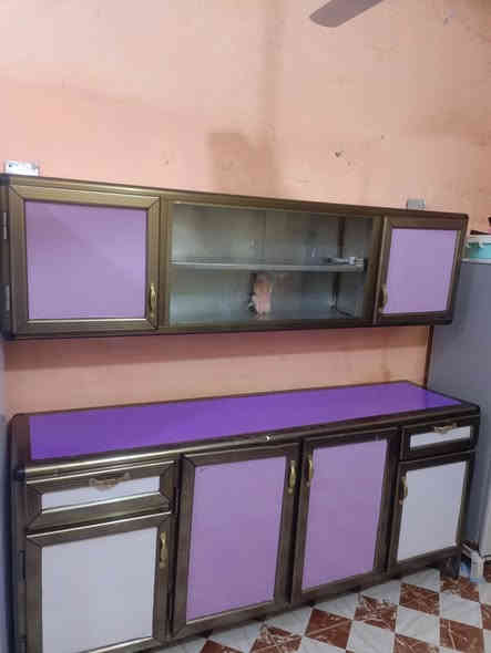 كاونتر وسنك 3 قطع تزكام مال الاول نضيف كلش ما بي اي ضرر السعر 200 قفل 
طباخ 4 مشاعل اخو الجديد استعمال قليل نضيف كلش وشغال العيون والفرن حتى ما مستخدم بعده جديد السعر 100 قفل 
اني مكلف بلنشر الاتصال بلرقم واتساب موجود 
***********
