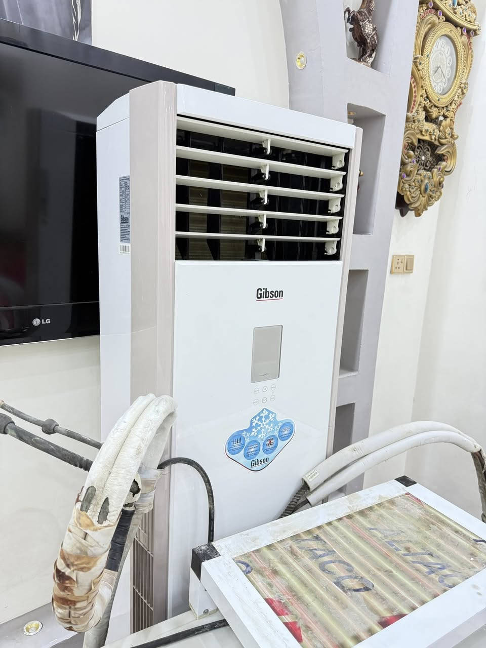 سبلت Gibsonجديد نضافه 100مستعجل على بيعته محتاز سعر 800 لاستفسار الاتصال ع رقم ***********
