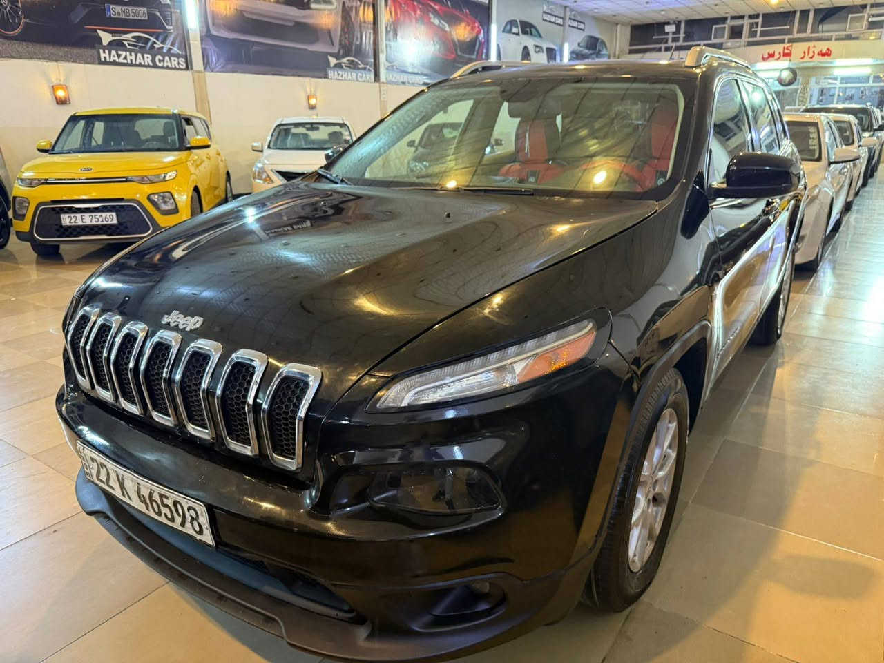 السلام عليكم جيب بزون 2016 بسمي تحويل مباشر وارد أمريكي
امبدل بنيد
سيارة فول مواصفات على فئه 1/1
بصمه وبصمه ابواب شاشه كبيره تحكمات بنورامه 
كشن جلد كهربائي جنطه كهرباء تشغيل عن بعد 
مكينه 6سلندر 
السعر 135وبيه مجال المكان بغداد 
استفسار ***********
