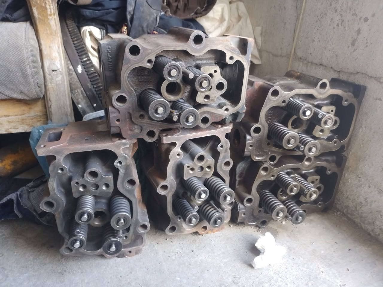 كور سيعر  واحد 70الف
بانكه مولده 75الف
شنسي 350الف 
اكسوز سيعر قتعه واحد 200الف
***********
