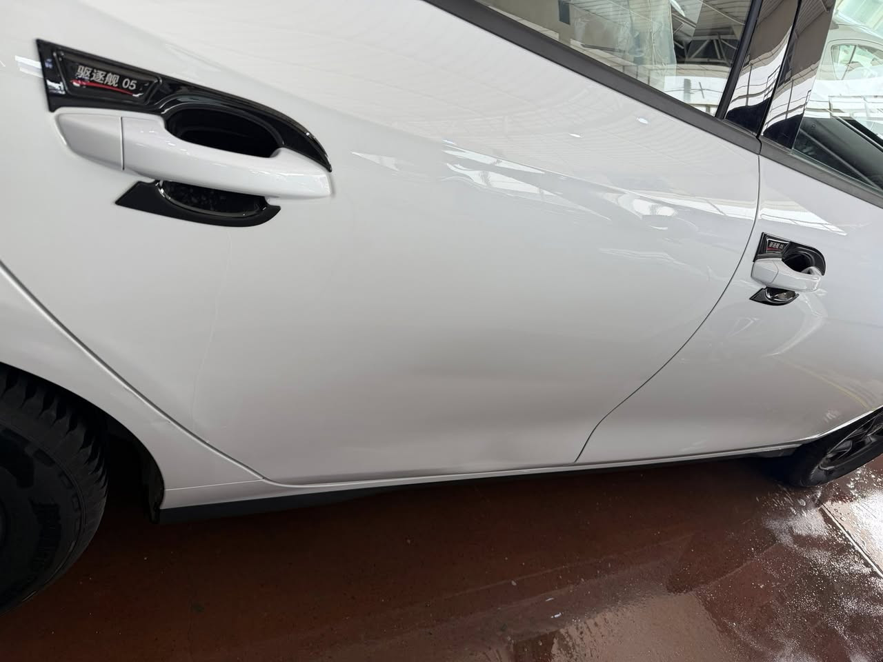 السلام عليكم BYD سيل 5 موديل 2025 سيارة زيرو على وضع الشركة 

(ملاحظة ) السيارة بيه شخط بلباب فقط موضحة بلصور 

السعر 17800 قفل 

مكان السيارة السيدية

للاستفسار ***********
