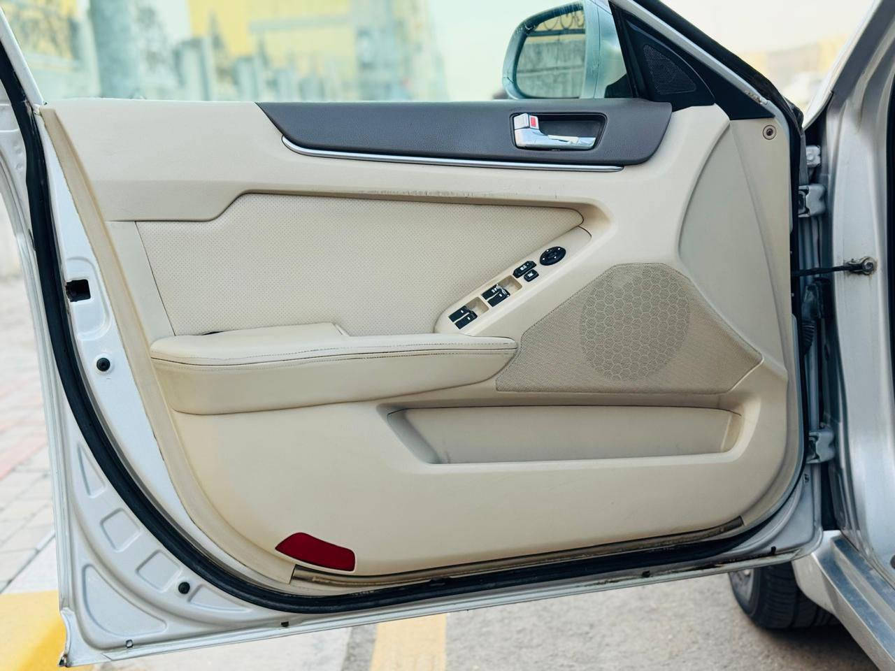 كادنزا خليجي 2012 السعر 98 قابل للتفاوض الاستفسار اتصل *********** خليجي كفاله عامه ضربه وصبغ وتبديل عدا هلال خلفي فقط والباقي كفاله عامه مواصفات شاشه كبيره تحكم ستيرن كشنات كهربائي قطعتين تبريد اشاير مرّي كهربائي حساسات امامي وخلفي مكينه سته 6️⃣ سلندر مكينه وكير مكفولات حداديه جديده تخم تاير تبريد ثلج ❄️ مشروع وطني سنويه ل ٢٩ مكان سياره كربلاء كربلاء, العراق
