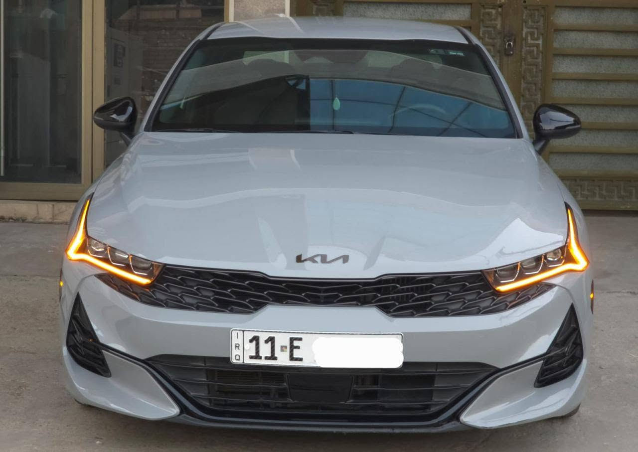 للبيع او مراوس حسب القناعه
عندي K5 GT-Line موديل 2024، تو ويل 
لون سمنتي بدون ايرباك
ماشية فقط 13 آلاف ميل (اخت الزيرو)، 
حره باسمي رقمها بغداد الجديد 

📌 المواصفات:
• محرك 1600 تيربو اقتصادي وقوي
• تشغيل بصمة + تشغيل عن بعد
• شحن لاسلكي للهاتف
• شاشة كبيرة 
• رادار جانبي وخلفي + مراقبة النقطة العمياء
• رادار الخطوط + قيادة ذاتية عالخطوط
• مقاعد جلد اسود + كرسي كهرباء
• ستيرن حرف D + كير أوتو وعادي
• أنظمة قيادة (Smart - Normal - Sport - Custom)
• مانع انزلاق + نظام ABS
• AUTO HOLD + AUTO BRAKE
• شاشة أعطال + كشافات أمامية + لايتات LED ثلاث عدسات
• نظام ملاحة + خرائط مدمجة
• حساسات كفرات + إشارات مرايات
• أندرويد أوتو وايرلس + AUX + USB + بلوتوث
• تحكم كامل من الستيرن
• ويل كروم لون مميز
• بدون بانوراما 

🚗 الحالة:
[  ]  • ماشية: 13 آلاف ميل  فقط
• الضرر: قبغ الصندوق مصبوغ وجاملغ الخلفي بي بارد، 
• بدون إيرباك
شرط تفحص سونار وين متريد 
📍 الموقع: بغداد - الكراده
السعر  💸 
(205$) وبيها مجال 

للاستفسار ***********
