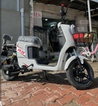 دراجه R9 بيضاء اللون  استعمال قليل 3 اشهر فقط  5 بطاريات  نضام p  ونضا...