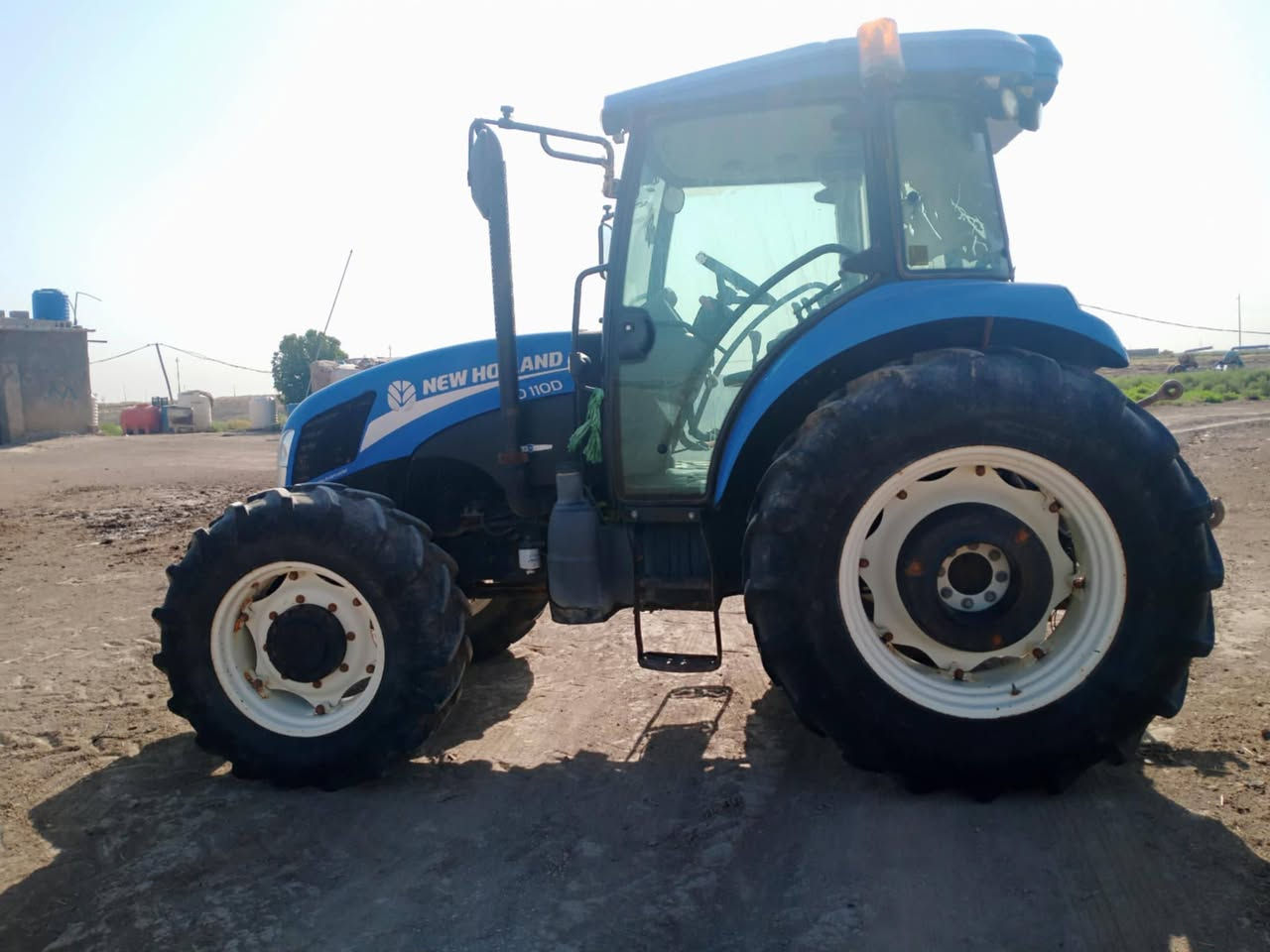 سلام عليكم مكينه لبييع نيو هولند حجم110موديل 2014مكفول كفاله عامه وضع شركه رقم اربيل  سنويه بسمي تحويل مباشر السعر 25مليون العنوان ميسان البتيره للستفسار تصل على الرقم ***********
