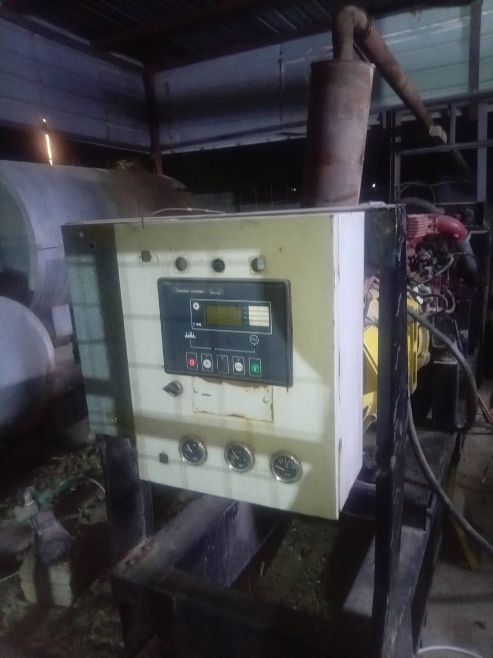 مولد افيكو 175كيفي المحرك عاطل يرشح دهن م̷ـــِْن السوبر. راس توليد شغال. *********** عامريه الفلوجه
