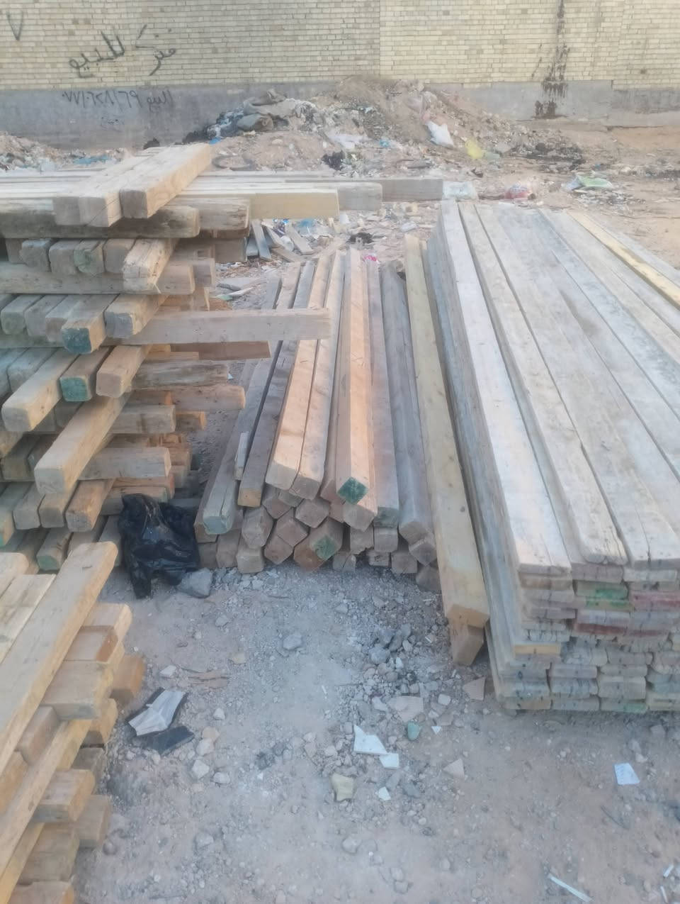 خشب لبيع لوح٤متر مكعب ونص لوح ٣متر ثلترباع سير ٣مترنص مكعب سير طول متر مكعب لوح  مقاصير مكعب ينباع شلع لمكعب ٤٠٠لمكان كربلاء ***********
