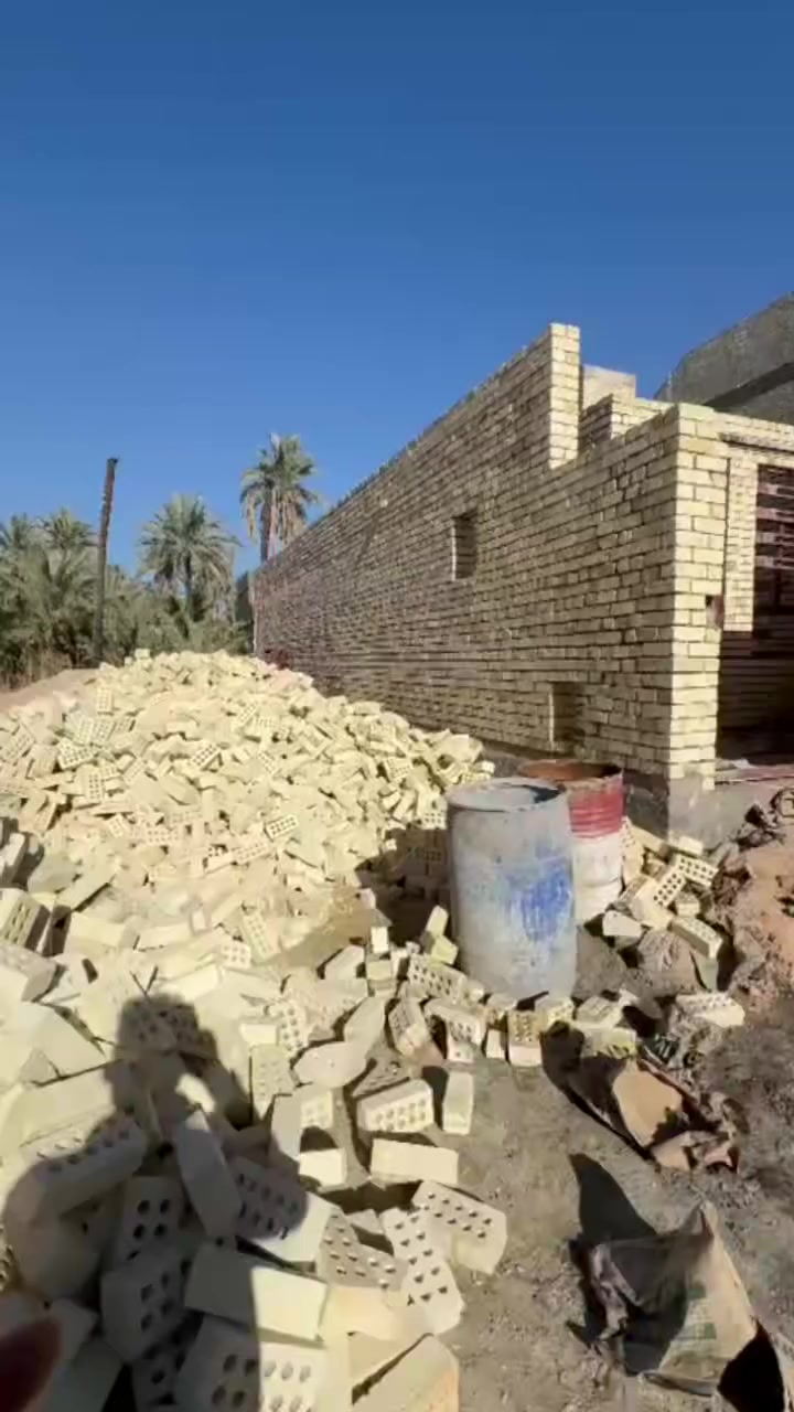 سلام عليكم قطعه 70م للبيع حي العباس عمود 27 وتنزل عليها سعر مناسب جدا متوازي على بيعتهاا بصف الهيكل مكان راقي ومتتاز
***********
