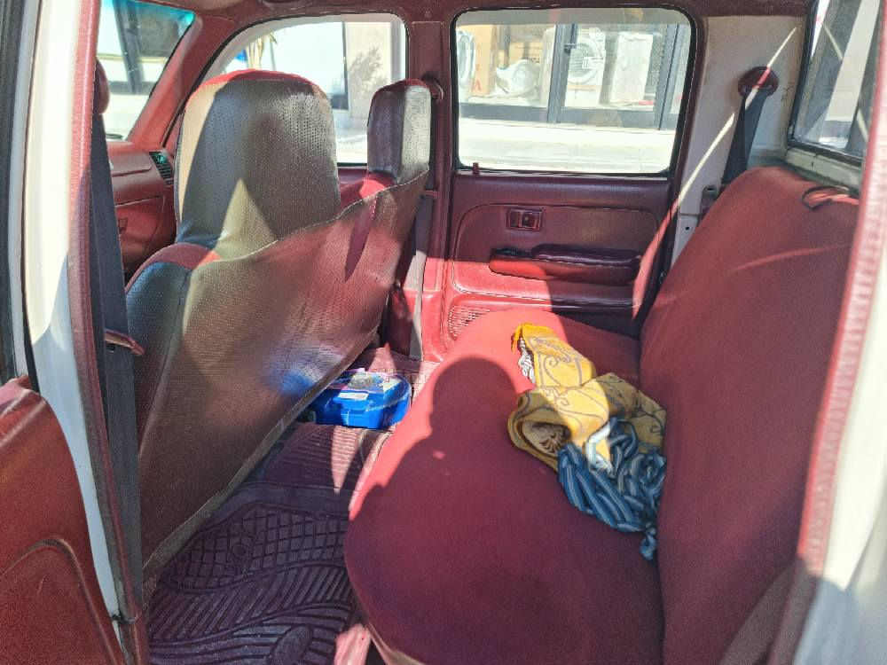 پیکاب تویتا  2001  ئارم پلاستیکی سلیمانی سەیارکە زور جوانە مکیینەو گیرو ئەکسل بە شرت تەبریت ساردو گەرم بەشرت هەمو گیانی ئشەکات  دوو پارچە  پەمپی هە یە بۆ جوانی کراوە  *********** السليمانية, العراق
