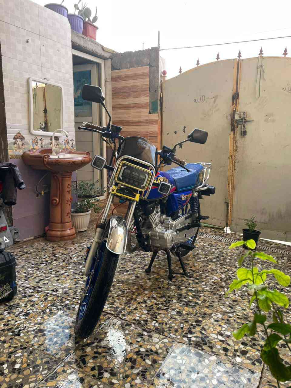 السلام عليكم
سونك سيفان 
موديل 2025
جديده لوك ماشيه قليل  دراجه مزوده من شركه  تزويدات يدات بريك وبنز كلج وعنبار رياضيي  دراجه  

العنوان بغداد العبيدي  قرب مدرسة ابن خلدون 
رقم ***********
دراجه بصمه وسويجين وتشغيل بصمه وتشغيل عن بعد
