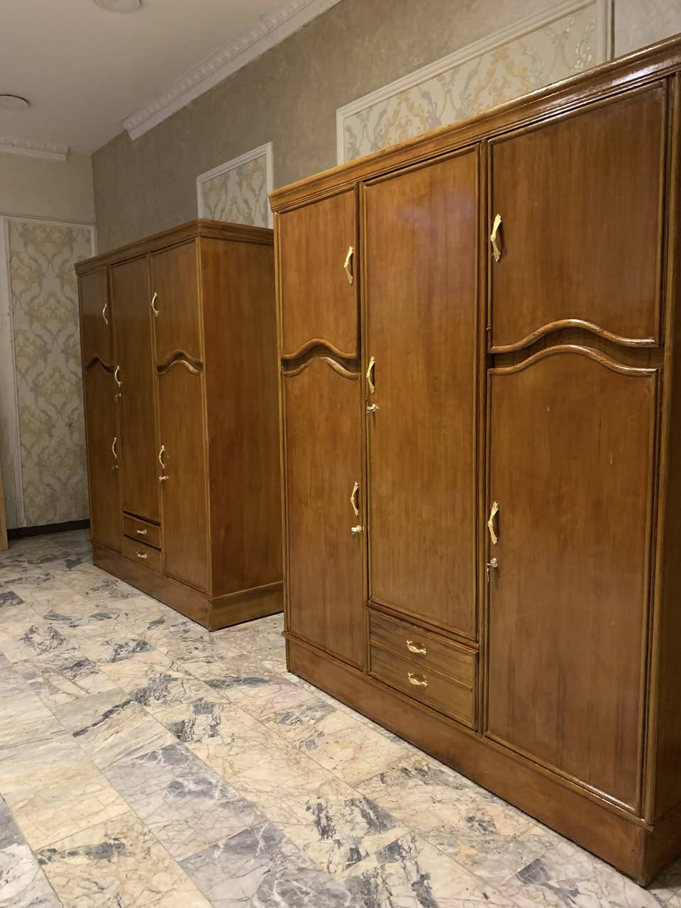 اترخص من مدير محترم كناتير عدد اثنان نضيفات جدا اي ضرار مابيه داخل وخارج صاج ضهر جرجوبه سعر كنتور واحد 140 رقم هاتف *********** بغداد مكلفه بالنشر السبب البيع اخذت كنتور اكبر
