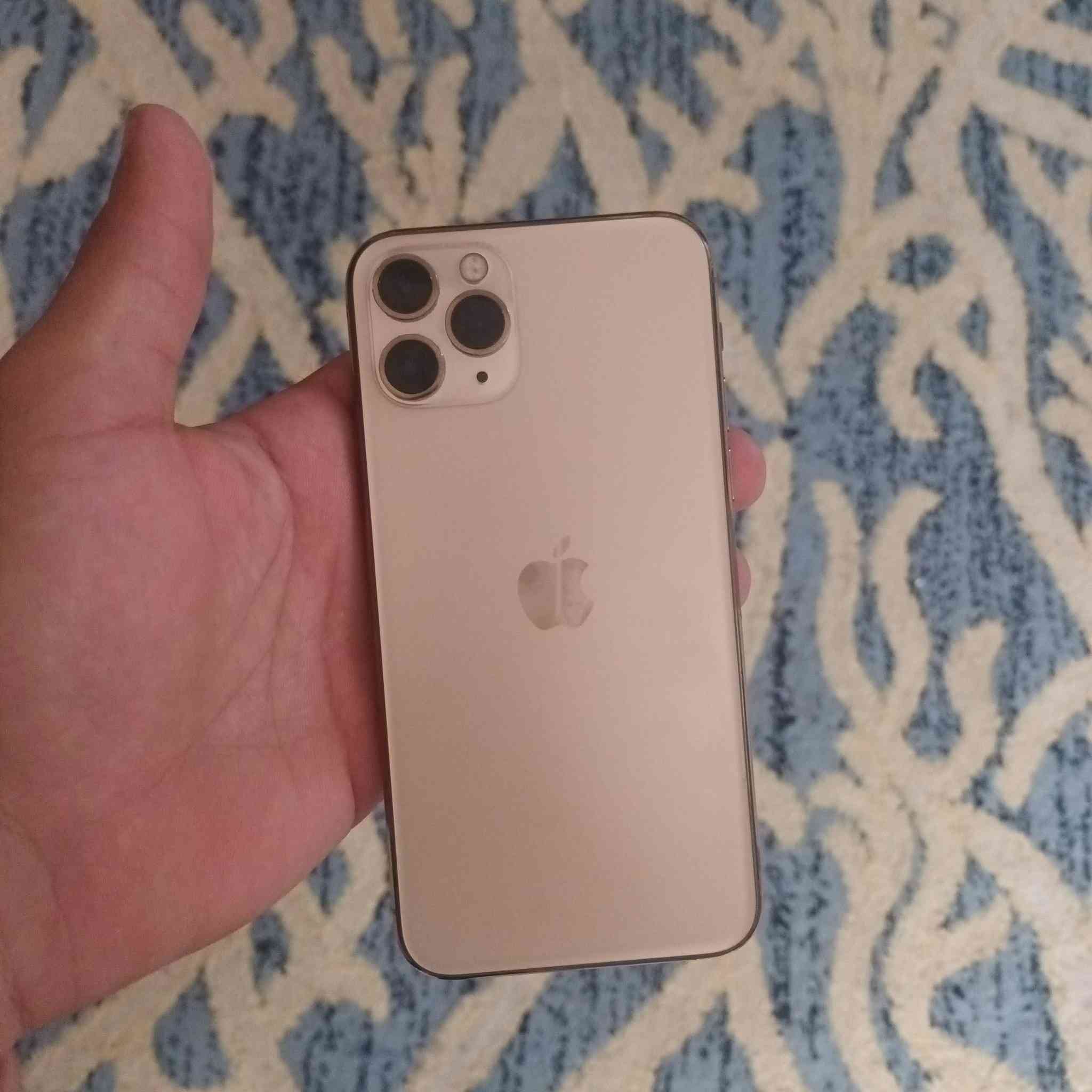 السلام عليكم للبيع ايفون ١١ برو  مفتوح تخطي كامره شاشه كلشي جاهز عنوان بغداد السعر ١٢٥ بلاش  ***********هاذا بي واتساب و***********
