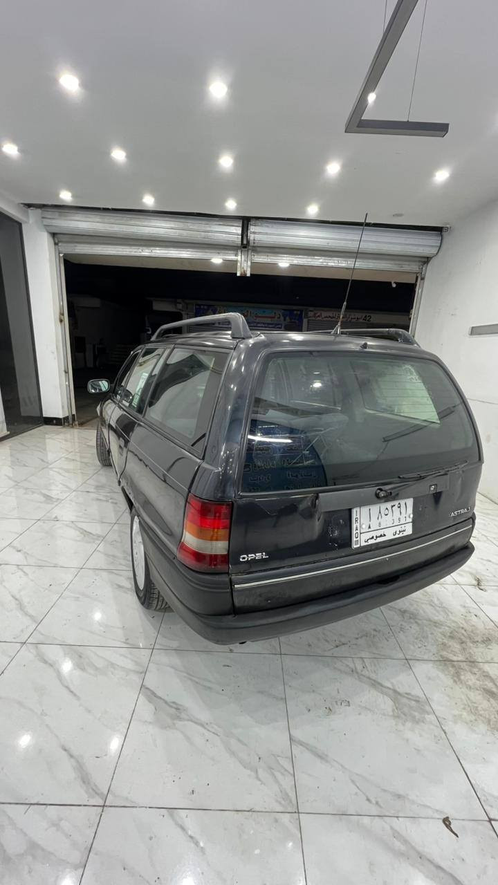 اوبل استره استيشن للبيع موديل (1992)
رقم نينوه المانيه سنويه عضم لغايت (2028) (كابون بيها) 
محرك (18) كير اوتوماتيك محرك كير شرط بور ستيرن فتحت سقف سلايت  طخم تايه نضيف صبغ دواير ودوسات شرط بدون اي ضرر السياره جاهزه وما عايزها اي شي 
السعر (52) $ وبيها مجال بسيط للطيبين للستفسار علا الرقم (***********)(***********)
