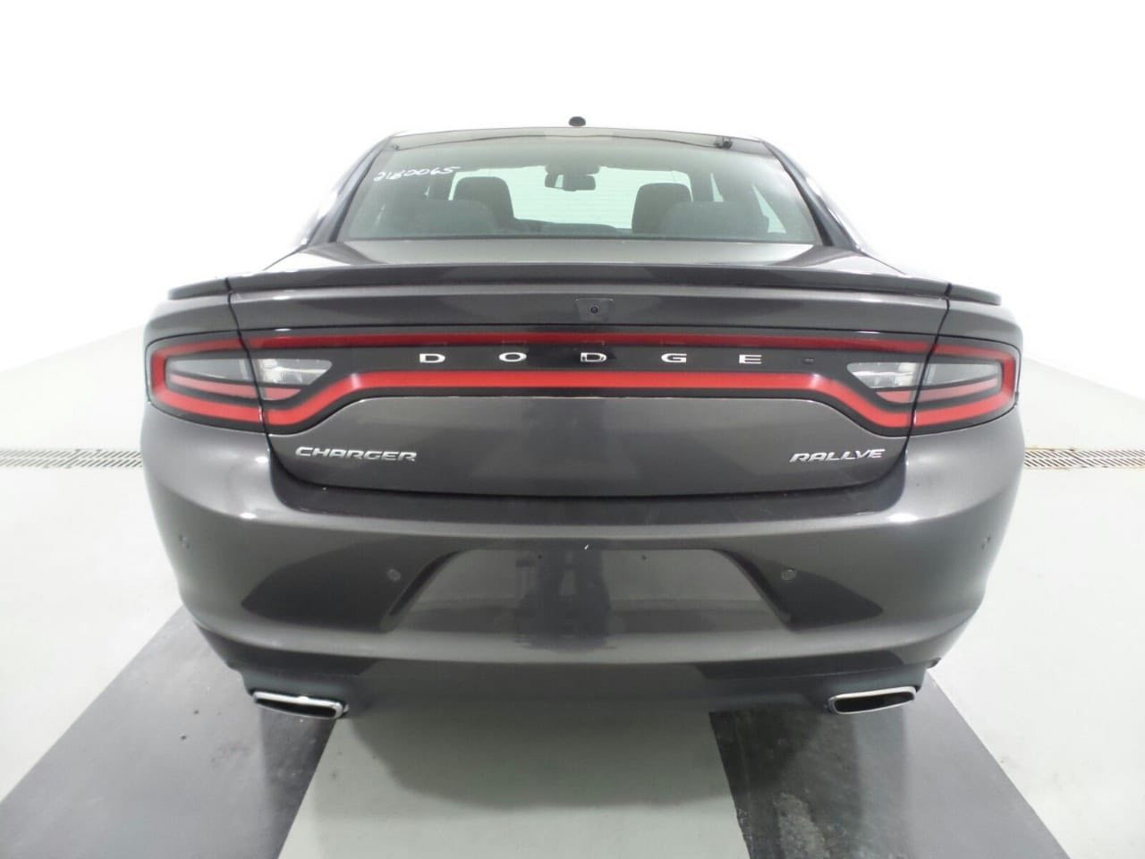 جارجر 2017 فئـــة رالــــي كنـــدي🇨🇦 تـــو ويـــل 

السيارة داخلة كلين تايتل كما موضح في الصور إدناه :
داخل العراق قطعه وحدة فقط كلير باب الراكب ( الصدر ) 
طخه بسيطه بحافة البنيد وع اثرها حدثت GT تايوان بدون اي ضرر داخلي الغرض منه تعديل شكل السيارة 
(علماً أن السيارة مغلفة PPF عدا قطع التحديث ) 

حجم المحرك : 3600cc / ستــــة سلنـــدر 
المسافة المقطوعة : 78 الـف ميــل حقيقــي 
حالة المحرك : ممتازة ع وضع الشركة 
حالة الگير : ممتازة ع وضع الشركة 
حالة التبريد : ممتازة ع وضع الشركة
الحدادية : جيدة جداً 

المواصفات Full option : 
سلايد روف - رادار جانبي - حساسات خلفية - شاشة كبيرة 
تحكمات ستيرن ٤ جهات - كشنات تدفئة + تحكم اوتو - ثلاجة داخل الجكمچة - دفيوزر خلفي كاربون فايبر - سبايدر GT - شمسيات دفن أورجنال - عداد 260 

رقم بغداد الجديد بـ أسمي 
عنوان السيارة بغداد الجديدة موجود بالنهار فقط 

سعر السيارة : 210 ورقة وبيها مجال 

رقم صاحب السيارة أتصال او واتساب :
***********
