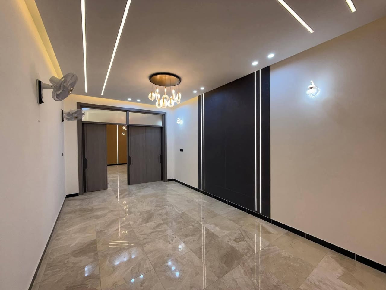 ‏‎‏‎دار للبيع او المراوس في النجف الاشرف
حي الجامعه
مساحه الدار  ١٥٠ م 
شارع ١٠  
٤ غرف نوم
قرب المدينه المائيه

‏‎  للاستفسار مراجعة مكتب العطاء للوساطه العقاريه في حي الجامعه شارع ابو حكمت مجاور باقر مول 
او الاتصال 
‏‎*********** (يتوفر واتساب)
