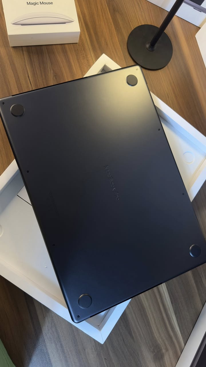 حتة النظر مُكلف😎💙🔥
‏macbook pro m4 pro 
16 inch
Ram 24 
Hard 512 
لون بلاك،،شرق اوسط عربي 
شباب الماك اوبن بوكس جديد ما مستخدم ابد
مشحون 3 مرات فقط. 

للطلب والأستفسار ارسال رسالة 

قناه التلي انشر بيها ماكات انظموا الها
https://t.me/Appllle_Product

تيك توك
www.tiktok.com/@wolf.wiq
انستا
https://www.instagram.com/wolf.wiq/profilecard/?igsh=MXdpZG5maTQ5N3p1ZA==


**إذا كنت صاحب هذا الإعلان وتريد حذفه لأي سبب، رجاءا أرسل رسالة إلى الدعم الفني**