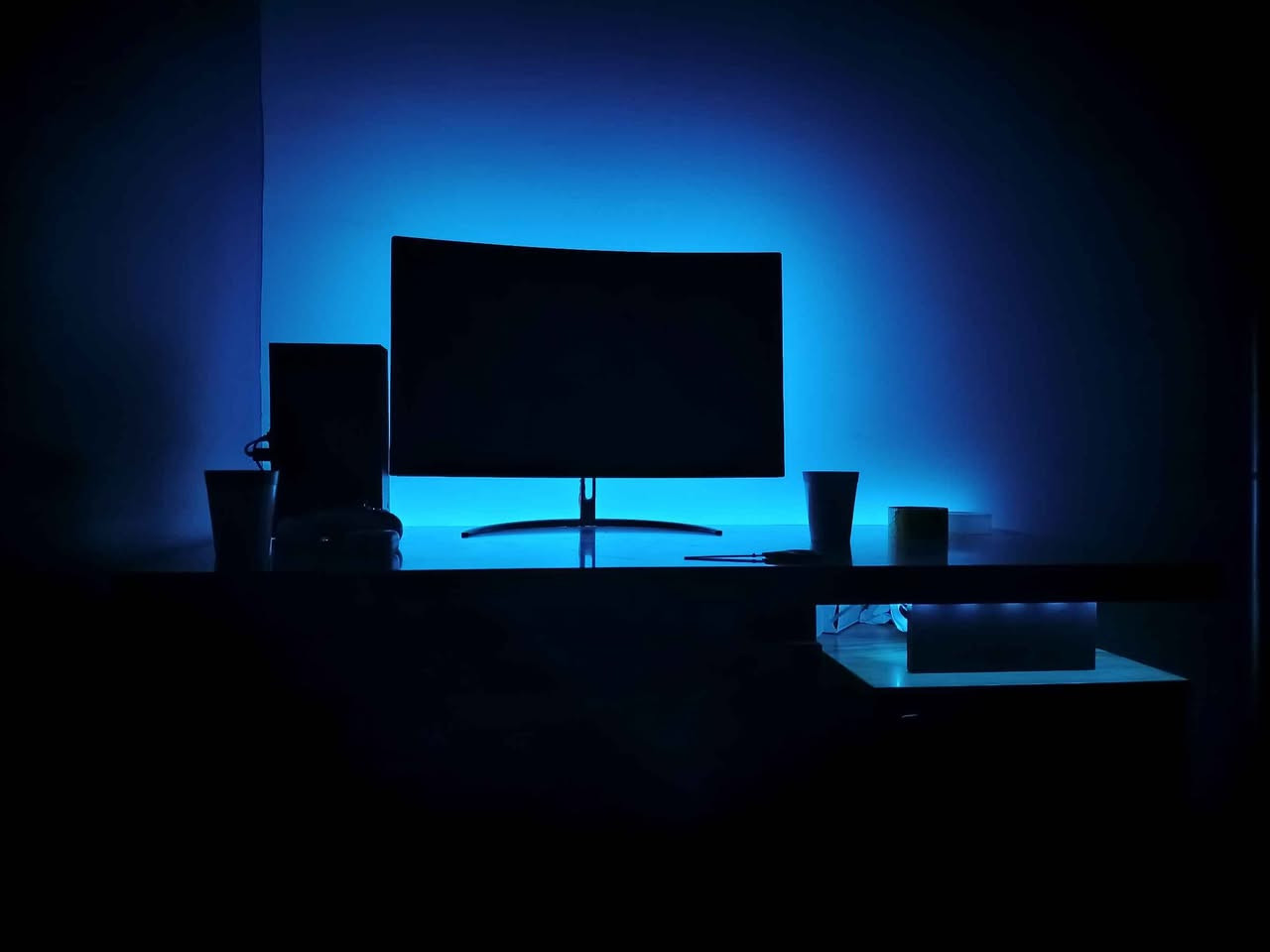 شاشة كيمنك مونتر Argo Esports D27 - نظافة 100%
​الحجم: 27 بوصة (27 Inch).
​التردد: 165Hz (مثالية لجماعة البلايستيشن والاكسبوكس والبي سي).
​نوع البانل: IPS (ألوانها خرافية وزوايا رؤية ممتازة).
​سرعة الاستجابة: 1ms.
​المميزات: تدعم HDR و Curved (منحنية) تعطي تجربة لعب ممتعة.
​الدقة: FHD.
​الحالة: الشاشة نظيفة جداً، استخدام شخصي بسيط، وبدون أي عيوب أو بكسلات ميتة (شغالة وافحص براحتك).
​الملحقات: كامل غراضها موجودة والكارتون موجود 
مكاني : صلاح الدين تكريت و يوجود توصيل
رقمي : *********** تكريت, صلاح الدين
