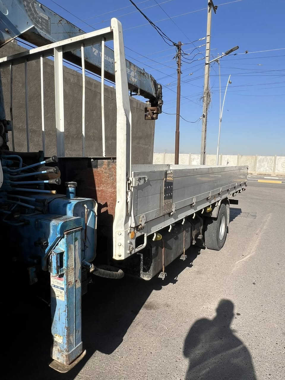 السلام عليكم هينو انكر ابو شفه كرين مخالف 3 سلايت إف اكس سياره مكفوله مكانه بالبصره مرقمه وكامله 195 حلوه سياره
حيل***********
