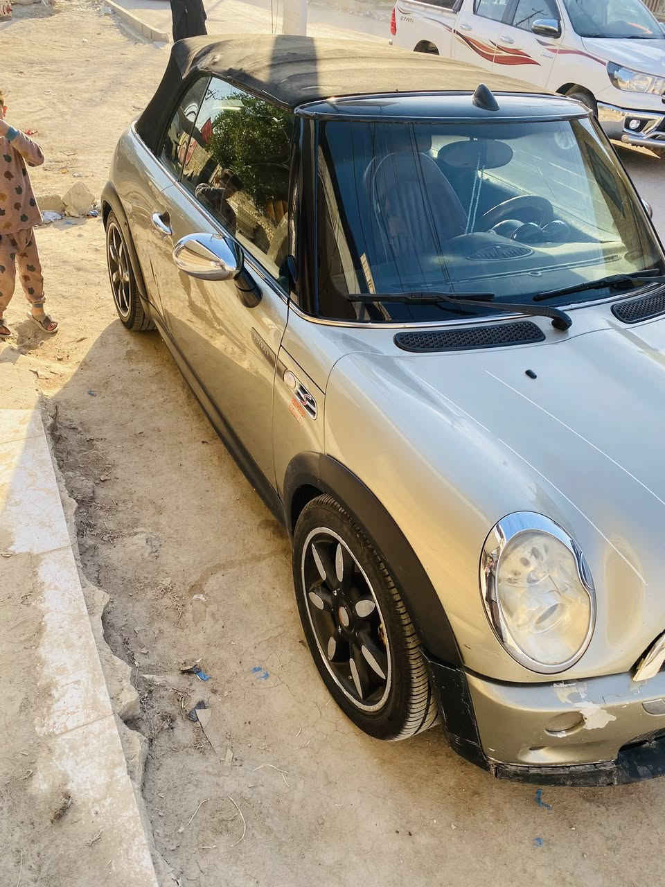 السلام عليكم مني كوبر 2008 (s) السياره مكفوله من الصبغ مبينه بل صور بيه ظربه خفيفه بل بجمه ومامصلحه على ظربته واضحه بل صوره مكينه وكير كورله سياره جاهزه وخير من الله العنوان ناصريه مركز *********** السعر 58 وبيه مجال بيع مستعجل
