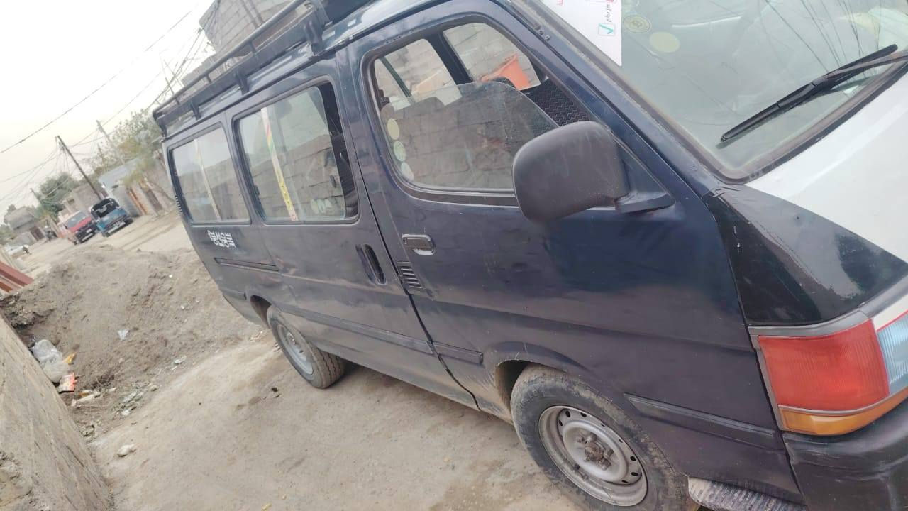 سلام عليكم سياره هايسه 95رقم واسط الماني تحويل كير مكينه ففتي اوتو جدد اكسل شواصي كله نضيف سياره للشارع كبل بلاديه لاصبغ ولا ضربه السعر 40 بيهه مجال قليل اتصال *********** مكاني ناحيه الوحده بسمايه
